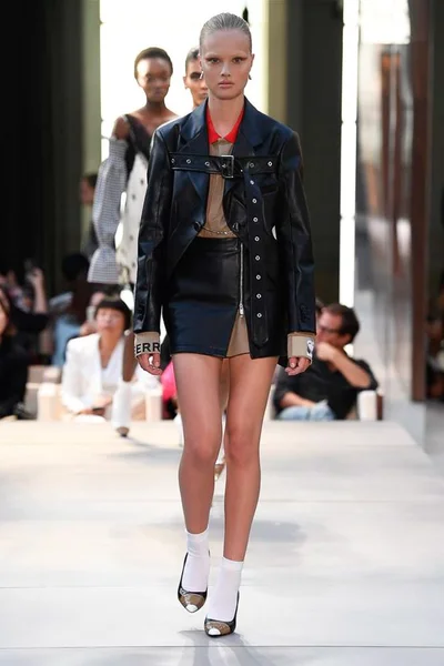 Look 75